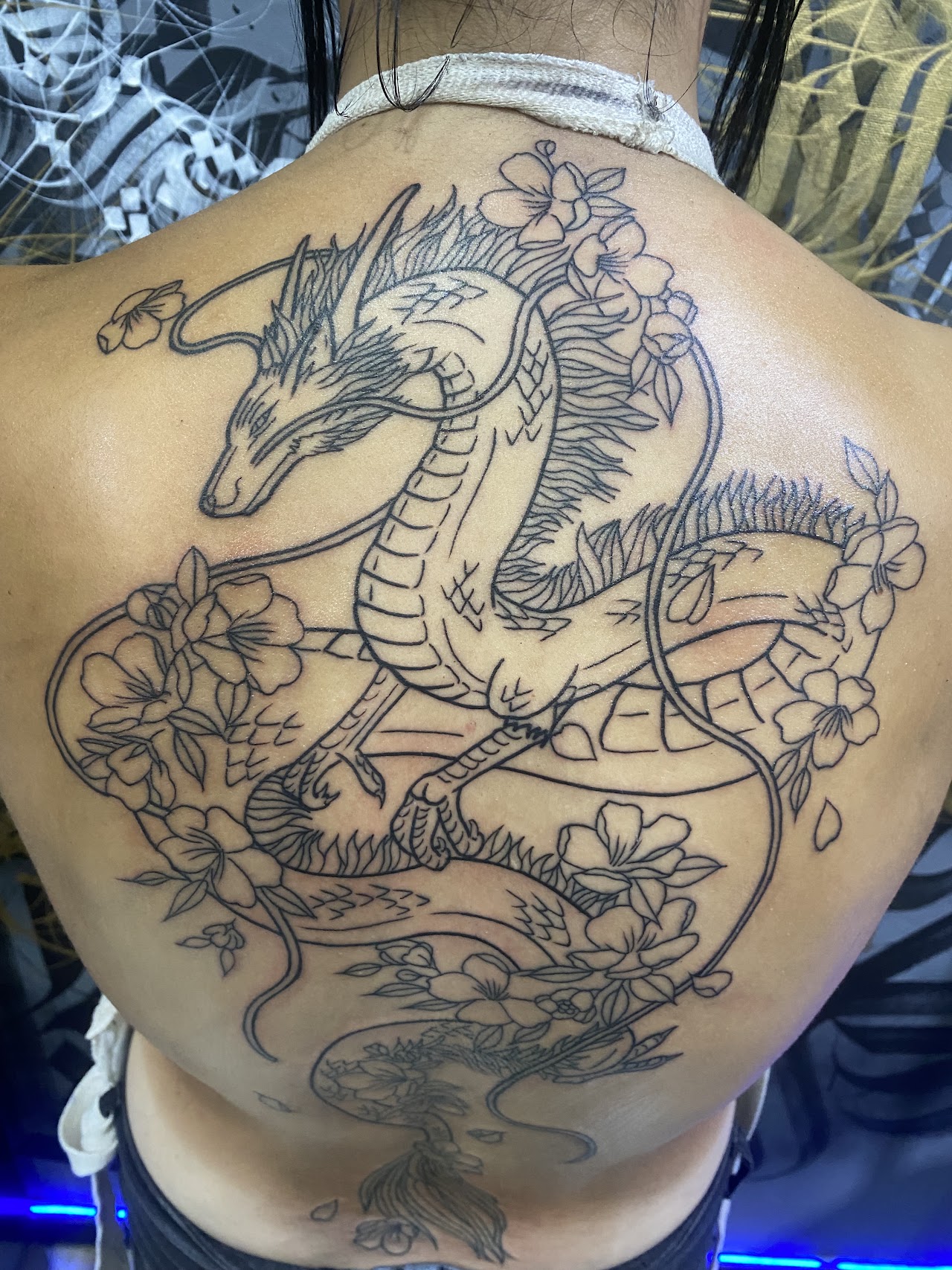 Tatuaje de dragón oriental en espalda realizado en MDFK Tattoo Studio